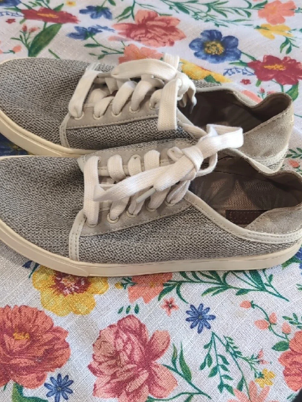 OluKai Pehuea Li Sneakers Tapa Mesh Slip-On Shoes Size 8.5